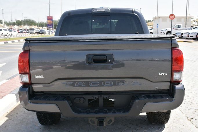 Подержанный Toyota Tacoma IV, 2.4 л, 2023 в Шардже от Alfaris Used Cars Серый цвет.  | AUTO.AE