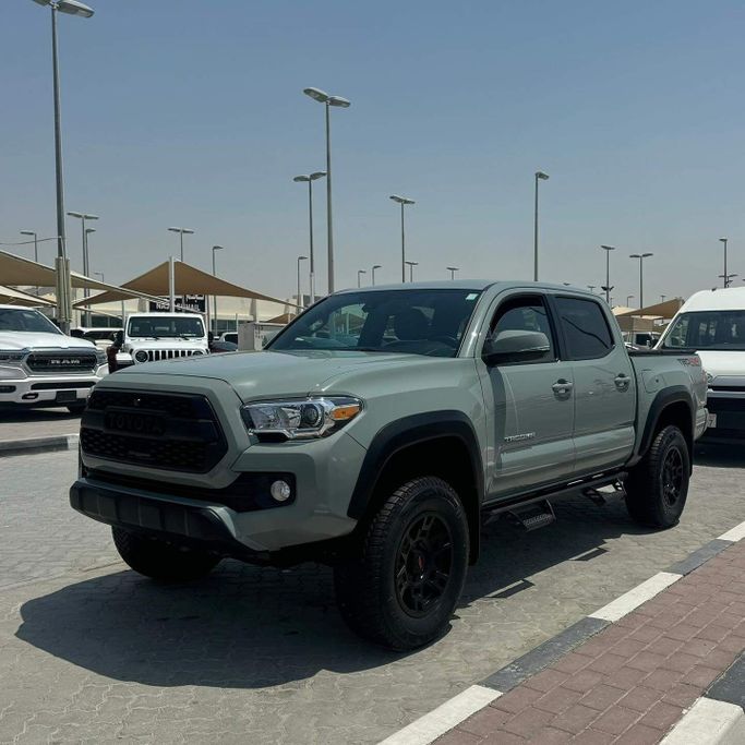 Подержанный Toyota Tacoma III, 3.5 л, 2023 в Шардже от Alfaris Used Cars Зеленый цвет. Other | AUTO.AE