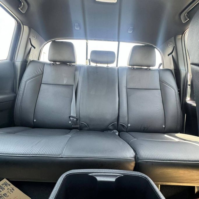 Подержанный Toyota Tacoma III, 3.5 л, 2023 в Шардже от Alfaris Used Cars Зеленый цвет. Other | AUTO.AE