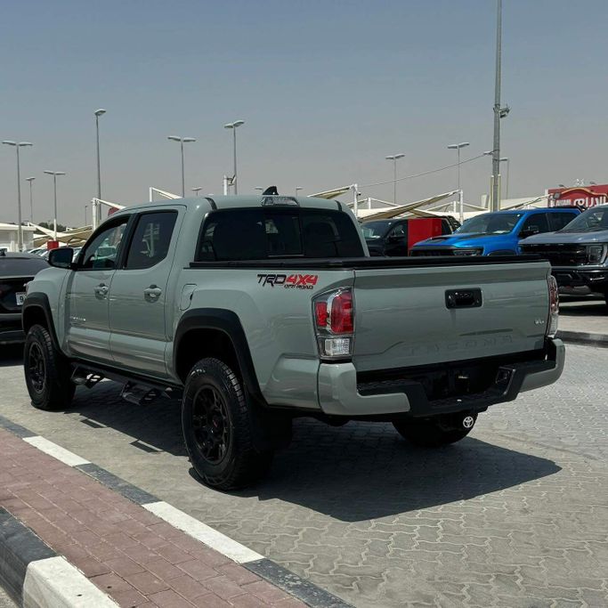 Подержанный Toyota Tacoma III, 3.5 л, 2023 в Шардже от Alfaris Used Cars Зеленый цвет. Other | AUTO.AE