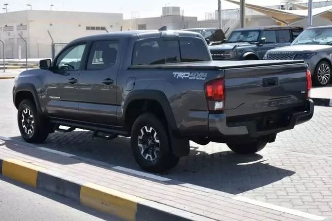 Подержанный Toyota Tacoma III, 3.5 л, 2019 в Шардже от Alfaris Used Cars Серый цвет. Other | AUTO.AE