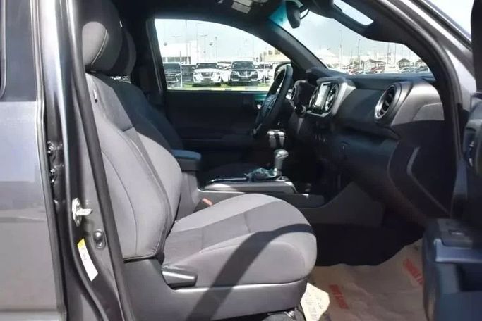 Подержанный Toyota Tacoma III, 3.5 л, 2019 в Шардже от Alfaris Used Cars Серый цвет. Other | AUTO.AE