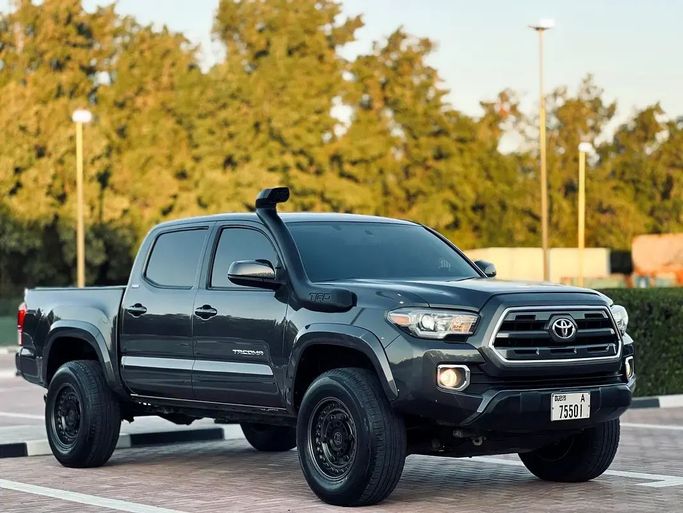 Used Toyota Tacoma III, 3.5 l, 2017 in Sharjah by SHARQ VIRGINIA USED CARS, Grey color. American Specs | AUTO.AE