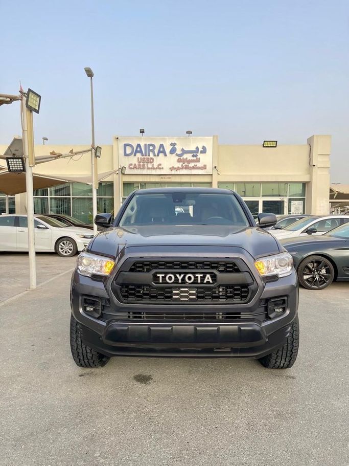 Подержанный Toyota Tacoma III, 3.5 л, 2023 в Шардже от Daira Used Cars Серый цвет. Американская | AUTO.AE | Объявление #254492