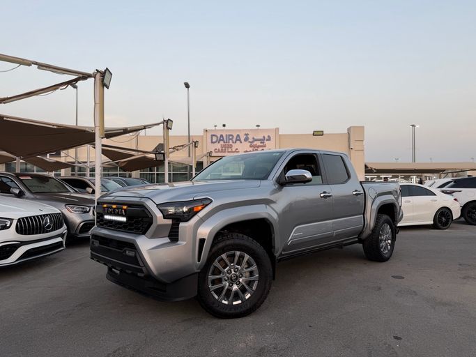 Подержанный Toyota Tacoma IV, 2.4 л, 2024 в Шардже от Daira Used Cars Серебристый цвет. Американская | AUTO.AE | Объявление #263005