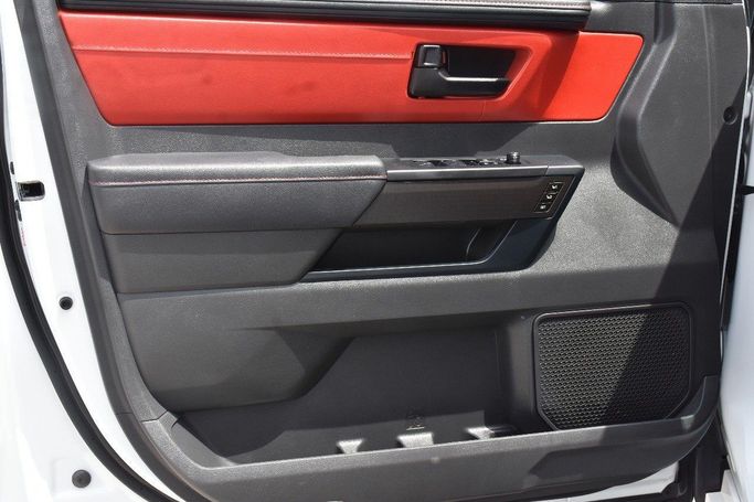 Подержанный Toyota Tundra III, 3.4 л, 2024 в Шардже от Alfaris Used Cars Белый цвет.  | AUTO.AE