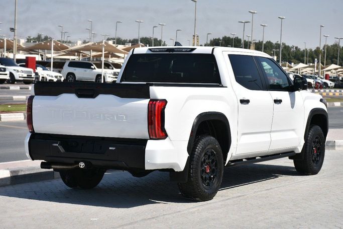 Подержанный Toyota Tundra III, 3.4 л, 2024 в Шардже от Alfaris Used Cars Белый цвет.  | AUTO.AE