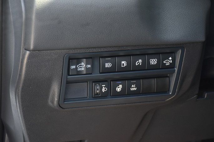 Подержанный Toyota Tundra III, 3.4 л, 2024 в Шардже от Alfaris Used Cars Белый цвет.  | AUTO.AE