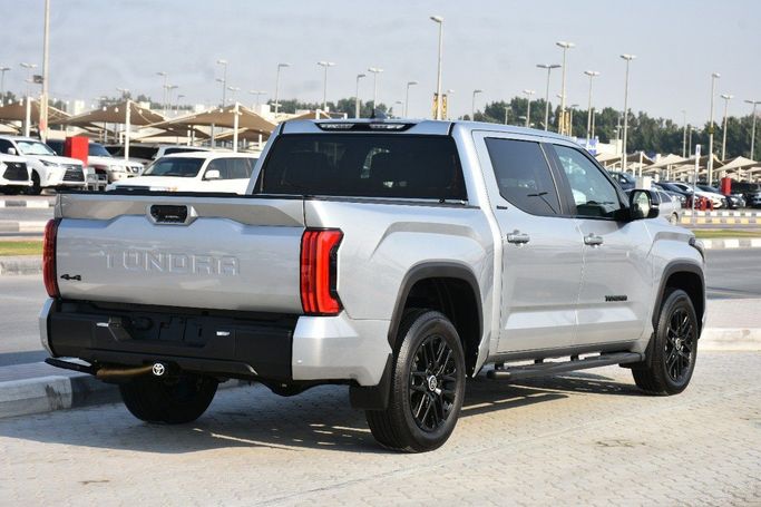 Подержанный Toyota Tundra III, 3.4 л, 2024 в Шардже от Alfaris Used Cars Серебристый цвет.  | AUTO.AE