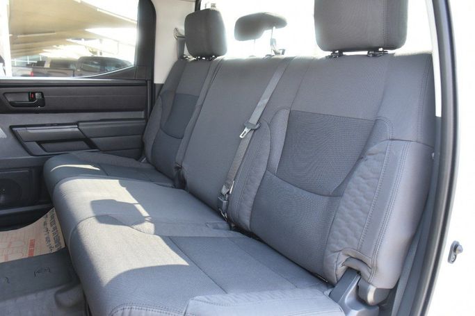 Подержанный Toyota Tundra III, 3.4 л, 2023 в Шардже от Alfaris Used Cars Белый цвет.  | AUTO.AE