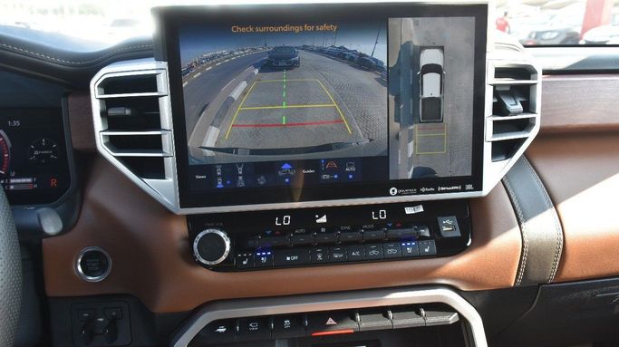 Подержанный Toyota Tundra III, 3.4 л, 2024 в Шардже от Alfaris Used Cars Серебристый цвет.  | AUTO.AE