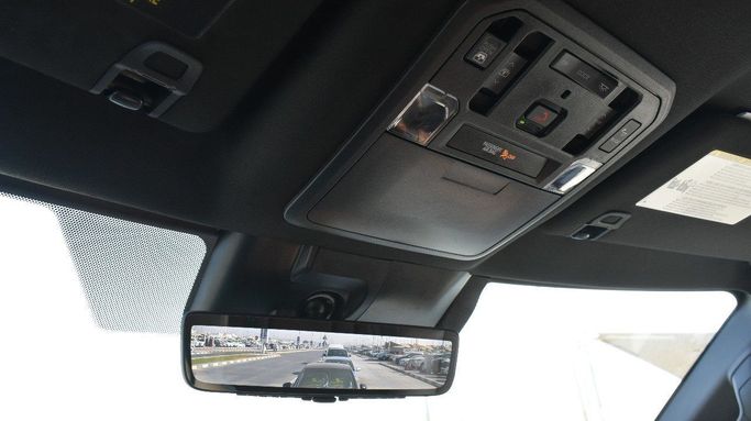Подержанный Toyota Tundra III, 3.4 л, 2024 в Шардже от Alfaris Used Cars Серебристый цвет.  | AUTO.AE