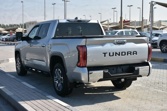 Подержанный Toyota Tundra III, 3.4 л, 2024 в Шардже от Alfaris Used Cars Серебристый цвет.  | AUTO.AE