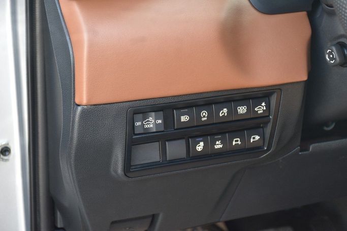 Подержанный Toyota Tundra III, 3.4 л, 2024 в Шардже от Alfaris Used Cars Серебристый цвет.  | AUTO.AE