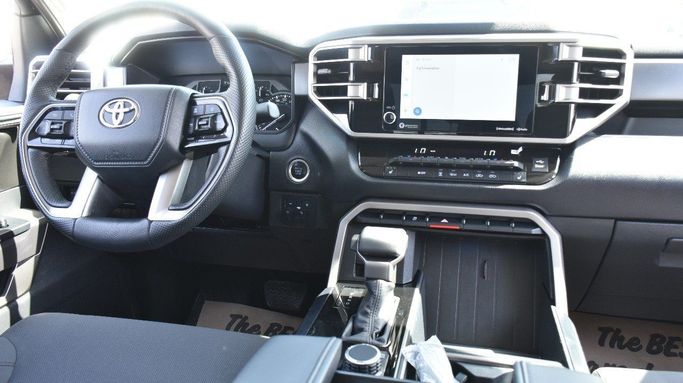 Подержанный Toyota Tundra III, 3.4 л, 2023 в Шардже от Alfaris Used Cars Черный цвет.  | AUTO.AE
