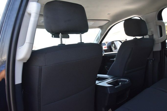 Подержанный Toyota Tundra III, 3.4 л, 2023 в Шардже от Alfaris Used Cars Черный цвет.  | AUTO.AE