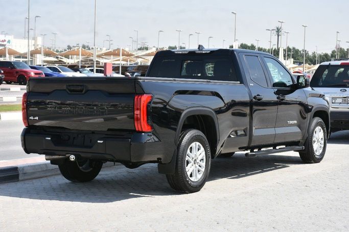 Подержанный Toyota Tundra III, 3.4 л, 2023 в Шардже от Alfaris Used Cars Черный цвет.  | AUTO.AE