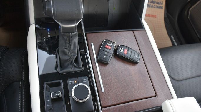 Подержанный Toyota Tundra III, 3.4 л, 2023 в Шардже от Alfaris Used Cars Синий цвет.  | AUTO.AE