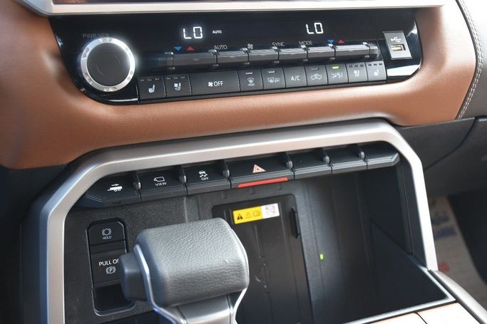 Подержанный Toyota Tundra III, 3.4 л, 2023 в Шардже от Alfaris Used Cars Синий цвет.  | AUTO.AE