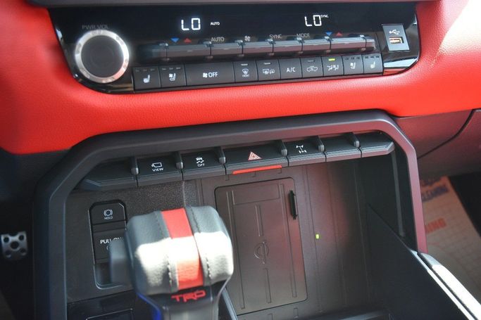 Подержанный Toyota Tundra III, 3.4 л, 2023 в Шардже от Alfaris Used Cars Белый цвет.  | AUTO.AE