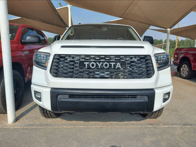 Подержанный Toyota Tundra II Рестайлинг, 5.7 л, 2019 в Шардже от MK Cars Белый цвет. Американская | AUTO.AE