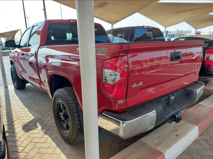 Подержанный Toyota Tundra II Рестайлинг, 5.7 л, 2018 в Шардже от MK Cars Красный цвет. Other | AUTO.AE