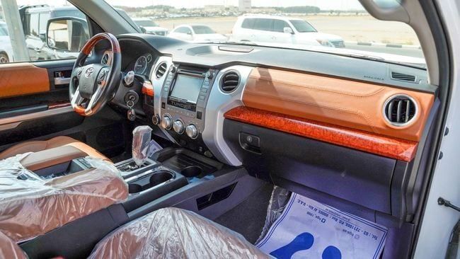 Used Toyota Tundra II Facelift, 5.7 l, 2014 in Sharjah by Alnujoom Al Malakiah Used Cars, White color. American Specs | AUTO.AE