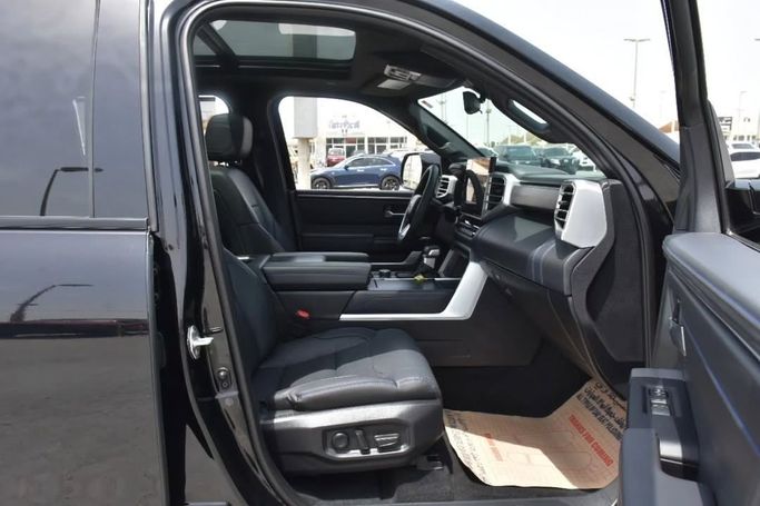 Подержанный Toyota Tundra III, 3.4 л, 2024 в Шардже от Alfaris Used Cars Черный цвет.  | AUTO.AE