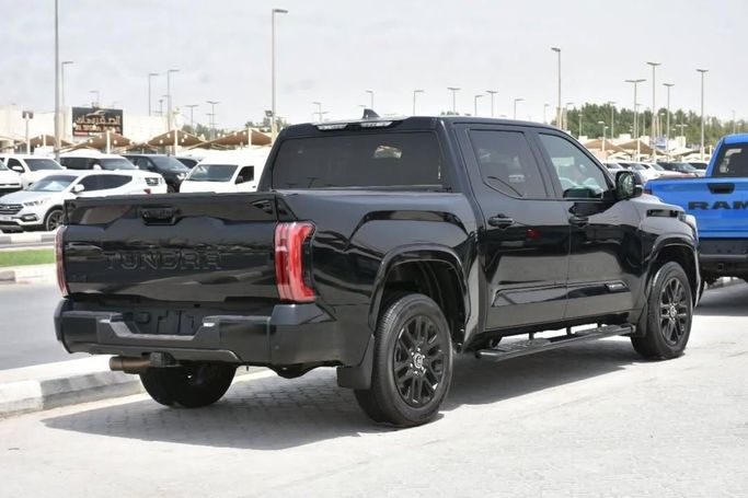 Подержанный Toyota Tundra III, 3.4 л, 2024 в Шардже от Alfaris Used Cars Черный цвет.  | AUTO.AE