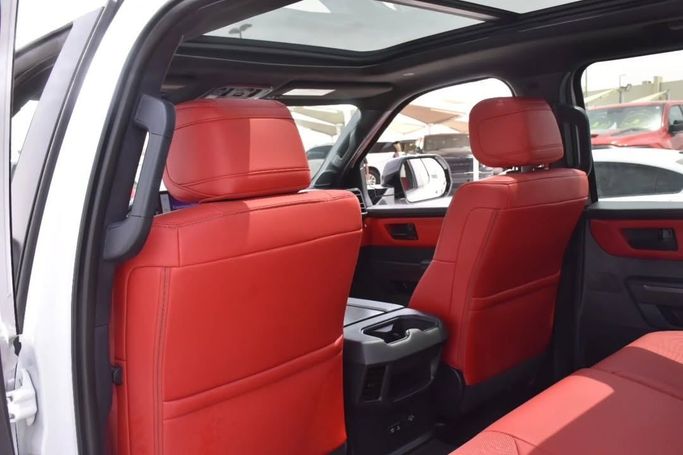 Новый Toyota Tundra III, 3.4 л, 2024 в Шардже от Alfaris Used Cars Белый цвет.  | AUTO.AE