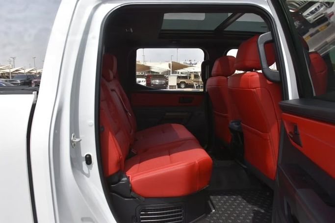 Новый Toyota Tundra III, 3.4 л, 2024 в Шардже от Alfaris Used Cars Белый цвет.  | AUTO.AE