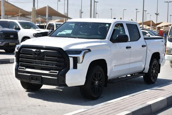 Подержанный Toyota Tundra III, 3.4 л, 2023 в Шардже от Alfaris Used Cars Белый цвет. Other | AUTO.AE