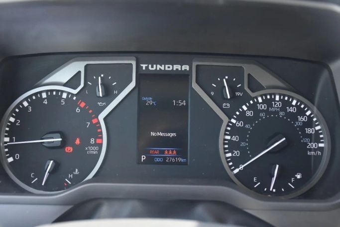 Подержанный Toyota Tundra III, 3.4 л, 2023 в Шардже от Alfaris Used Cars Белый цвет. Other | AUTO.AE