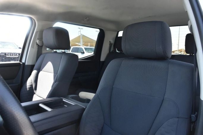 Подержанный Toyota Tundra III, 3.4 л, 2023 в Шардже от Alfaris Used Cars Белый цвет. Other | AUTO.AE