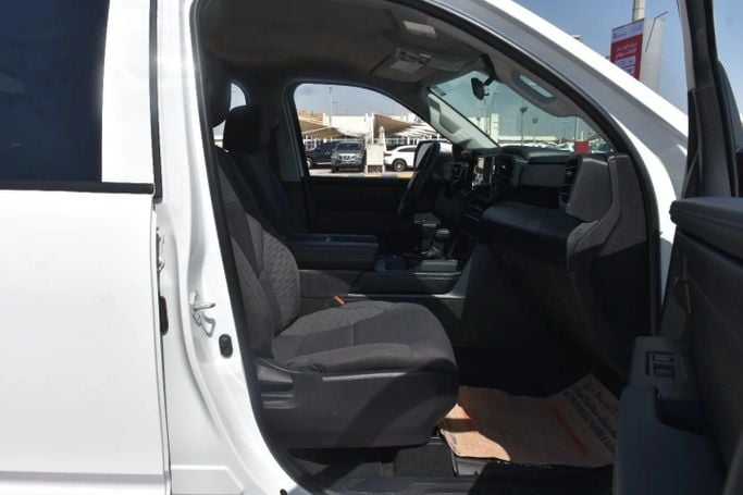 Подержанный Toyota Tundra III, 3.4 л, 2023 в Шардже от Alfaris Used Cars Белый цвет. Other | AUTO.AE