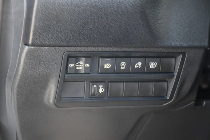 Подержанный Toyota Tundra III, 3.4 л, 2023 в Шардже от Alfaris Used Cars Белый цвет. Other | AUTO.AE
