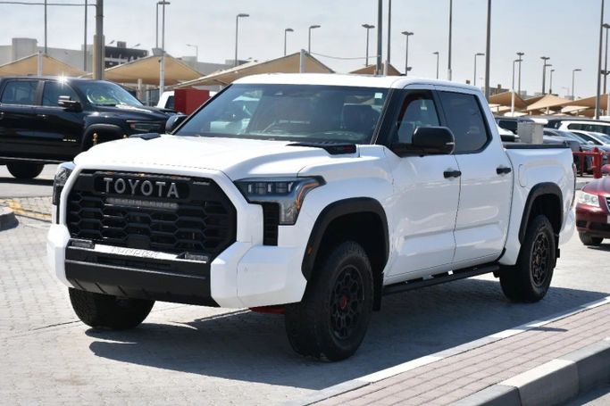 Подержанный Toyota Tundra III, 3.4 л, 2024 в Шардже от Alfaris Used Cars Белый цвет. Other | AUTO.AE