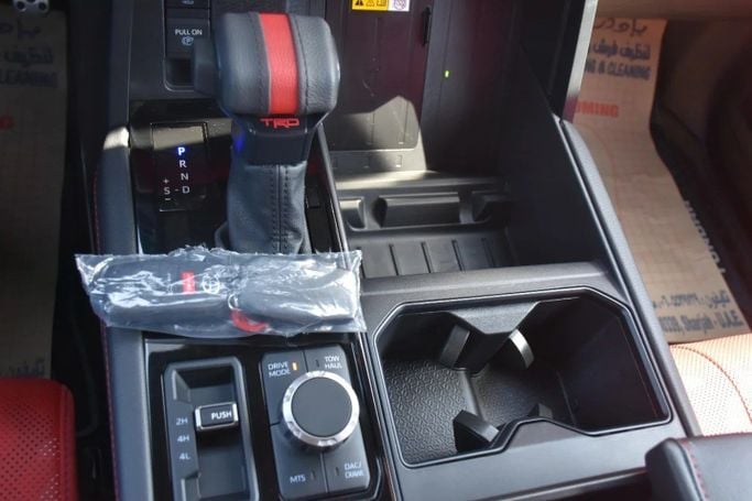 Подержанный Toyota Tundra III, 3.4 л, 2024 в Шардже от Alfaris Used Cars Белый цвет. Other | AUTO.AE