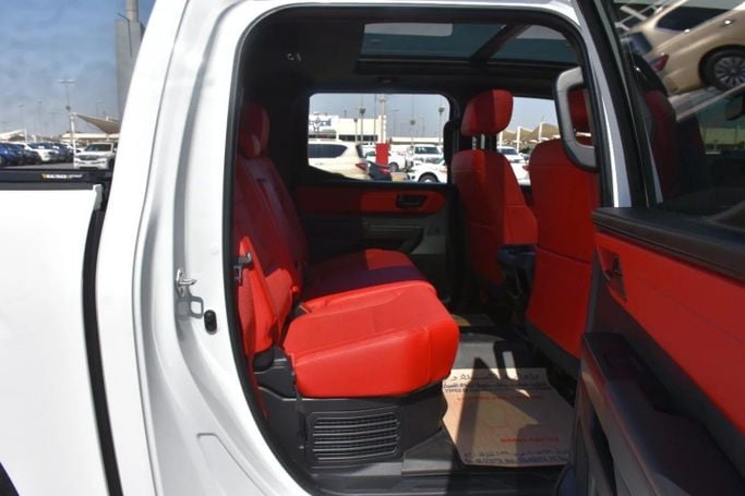 Подержанный Toyota Tundra III, 3.4 л, 2024 в Шардже от Alfaris Used Cars Белый цвет. Other | AUTO.AE