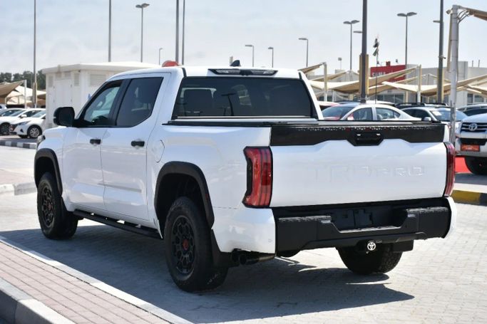 Подержанный Toyota Tundra III, 3.4 л, 2024 в Шардже от Alfaris Used Cars Белый цвет. Other | AUTO.AE