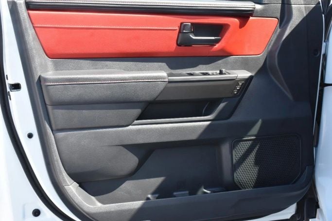 Подержанный Toyota Tundra III, 3.4 л, 2024 в Шардже от Alfaris Used Cars Белый цвет. Other | AUTO.AE
