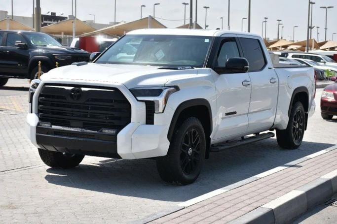 Подержанный Toyota Tundra III, 3.4 л, 2024 в Шардже от Alfaris Used Cars Белый цвет. Other | AUTO.AE