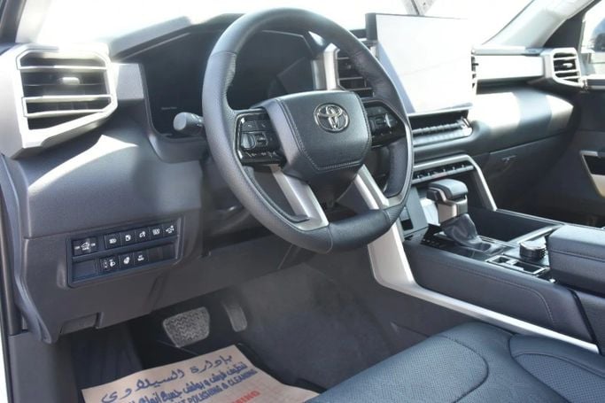 Подержанный Toyota Tundra III, 3.4 л, 2024 в Шардже от Alfaris Used Cars Белый цвет. Other | AUTO.AE