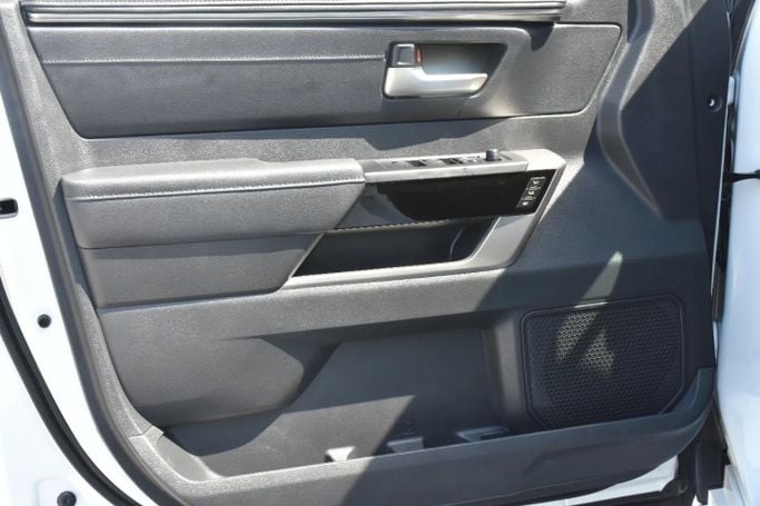 Подержанный Toyota Tundra III, 3.4 л, 2024 в Шардже от Alfaris Used Cars Белый цвет. Other | AUTO.AE