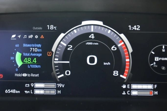 Подержанный Toyota Tundra III, 3.4 л, 2024 в Шардже от Alfaris Used Cars Серебристый цвет. Other | AUTO.AE