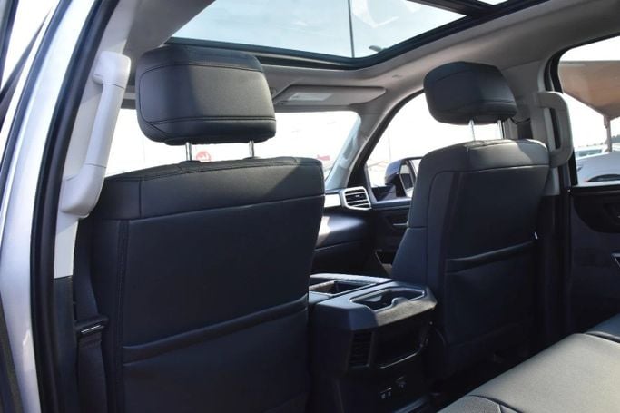 Подержанный Toyota Tundra III, 3.4 л, 2024 в Шардже от Alfaris Used Cars Серебристый цвет. Other | AUTO.AE