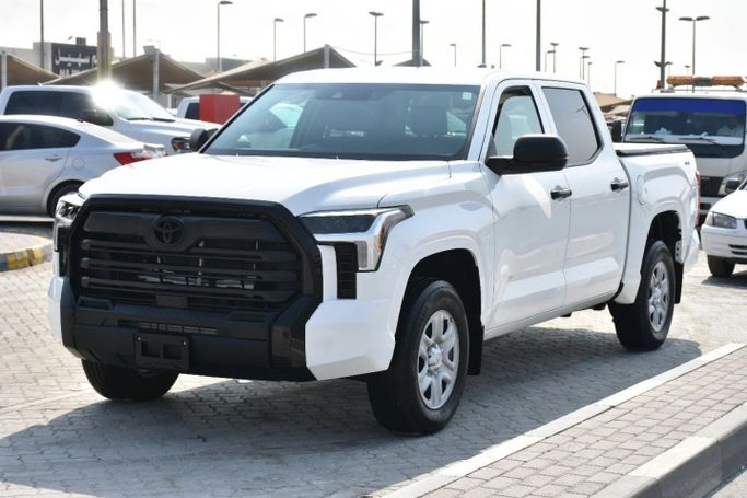 Подержанный Toyota Tundra III, 3.4 л, 2023 в Шардже от Alfaris Used Cars Белый цвет. Other | AUTO.AE
