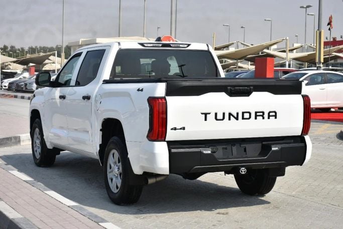Подержанный Toyota Tundra III, 3.4 л, 2023 в Шардже от Alfaris Used Cars Белый цвет. Other | AUTO.AE