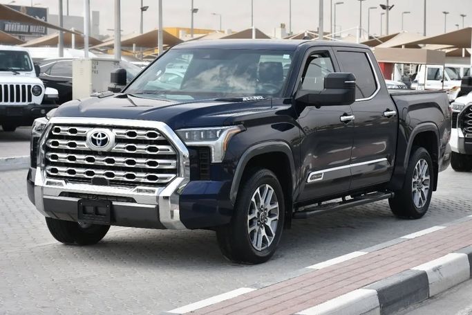 Подержанный Toyota Tundra III, 3.4 л, 2023 в Шардже от Alfaris Used Cars Синий цвет. Other | AUTO.AE