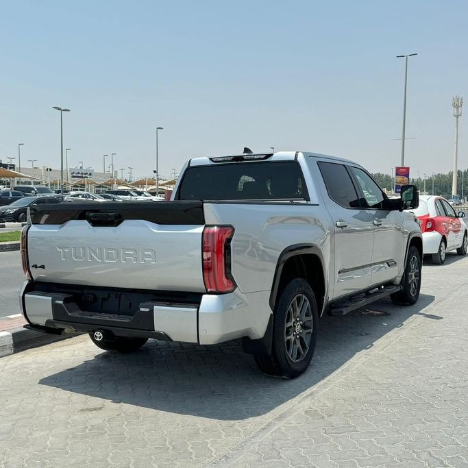 Подержанный Toyota Tundra III, 3.4 л, 2023 в Шардже от Alfaris Used Cars Серебристый цвет. Other | AUTO.AE
